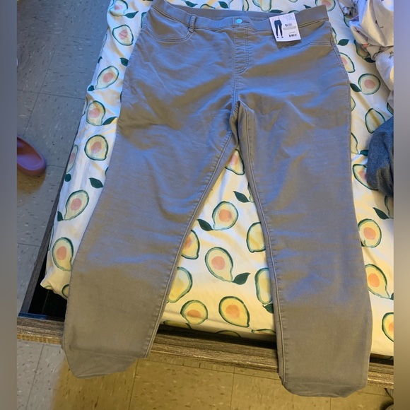 Time and Tru Gray Jeggings - Picture 1 of 6
